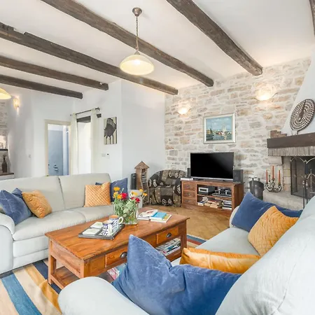 Holiday home Casa Orah Mit Pool Und Panoramameerblick Vosteni