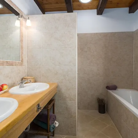 Casa Orah Mit Pool Und Panoramameerblick Holiday home Vosteni
