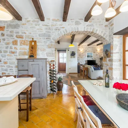 Casa Orah Mit Pool Und Panoramameerblick Holiday home Vosteni