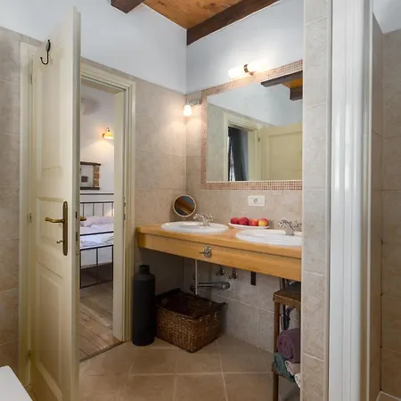 Casa Orah Mit Pool Und Panoramameerblick Holiday home Vosteni